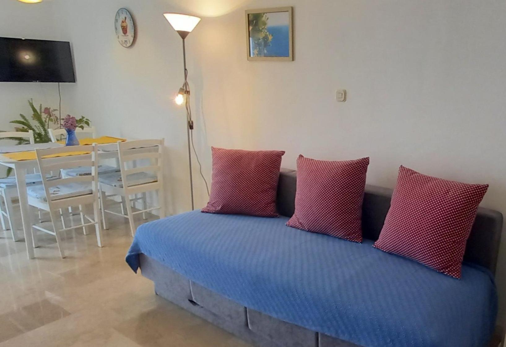 Lapis Apartment *